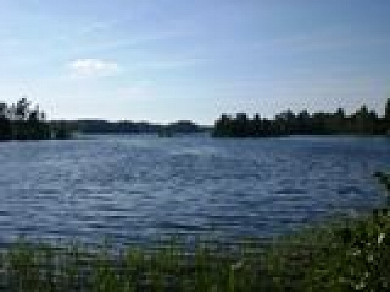 Vecpiebalgas novadā informēs par licencēto makšķerēšanu