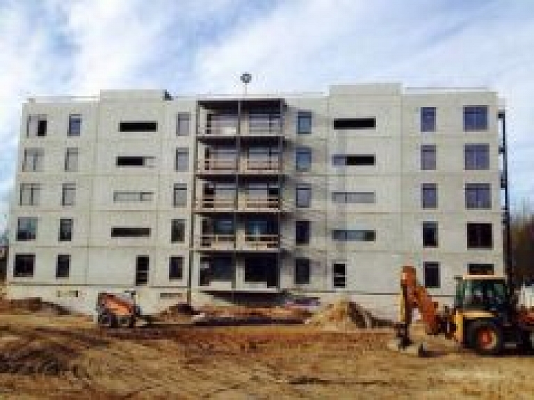 "YIT Celtniecība" svin spāru svētkus projektā "Priedes"