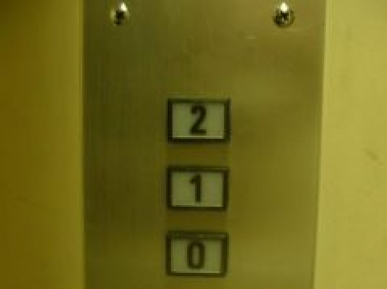 Līdz aprīļa beigām jānoslēdz līgumi par liftu apkalpošanu