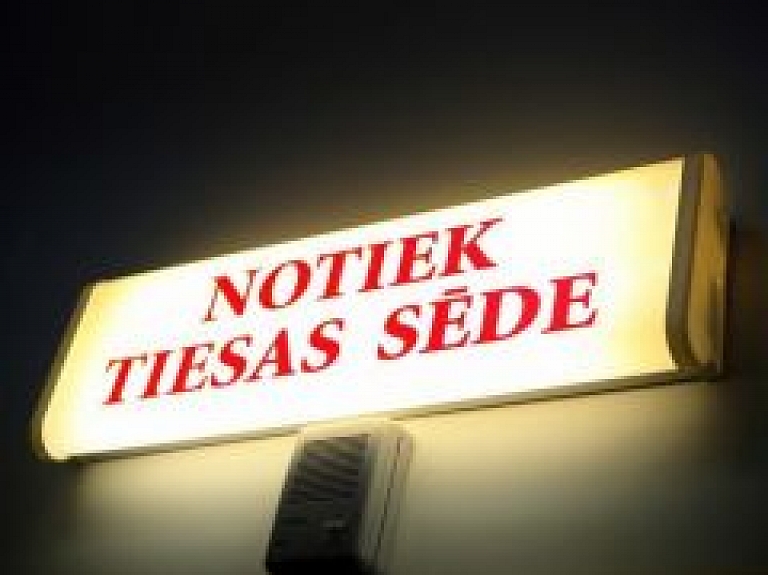 Alūksnes tiesa izskatīs krimināllietu par deguna salaušanu policistam