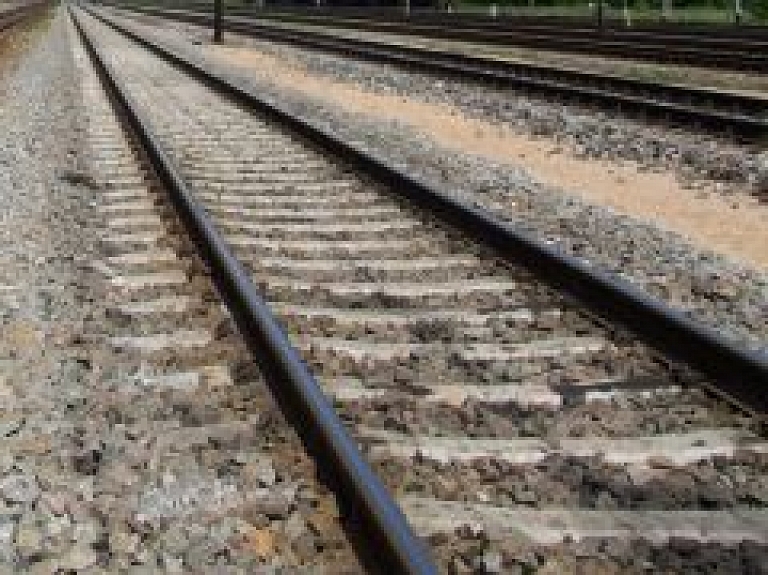 Nojauks veco noliktavu ēku pie Jelgavas dzelzceļa stacijas