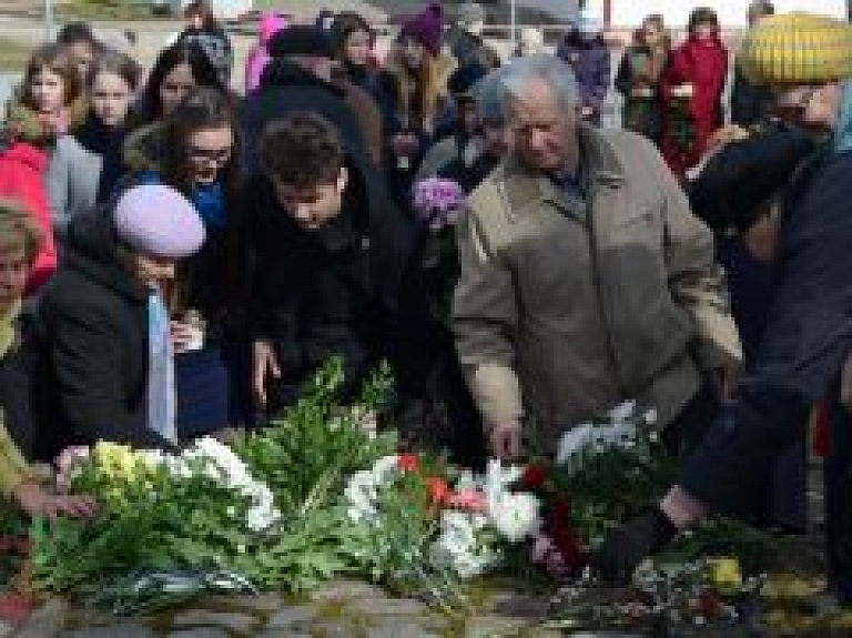 Balvu novadā piemin Komunistiskā genocīda upurus