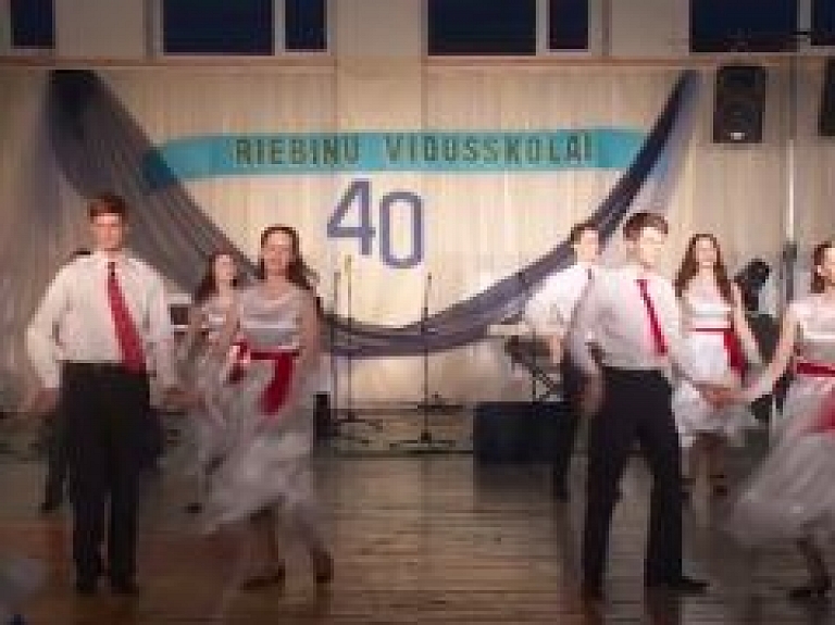Riebiņu vidusskola nosvinējusi 40.jubileju