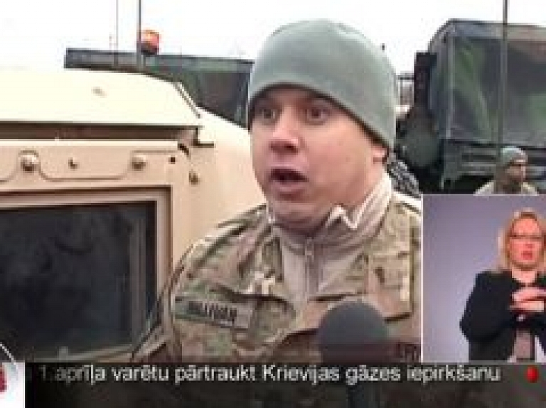 Iecavā piestāj ASV militārā tehnika