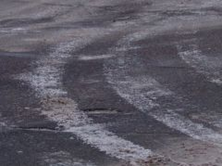 Alūksnes apkaimē apgrūtināta braukšana