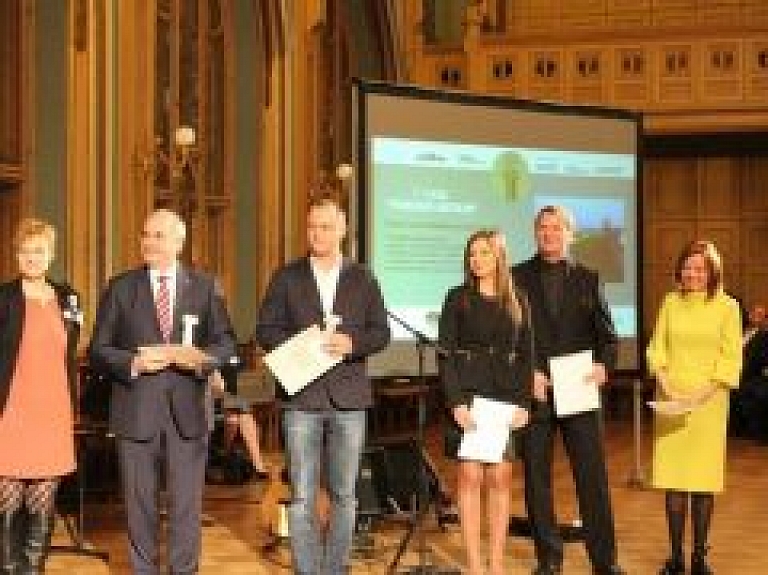Pasta sala saņem būvniecības balvu kā labākais publiskās ārtelpas objekts