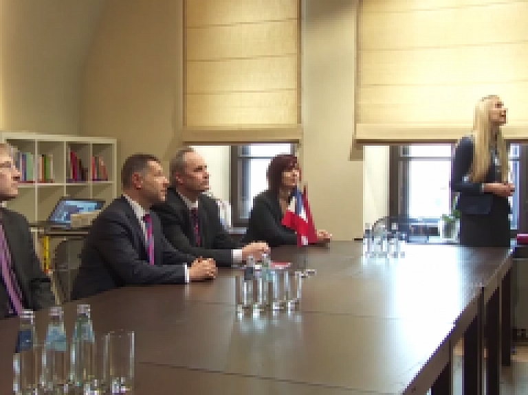 Latgales Reģionālā TV: Daugavpils universitātes rektoram pasniegta franču godalga