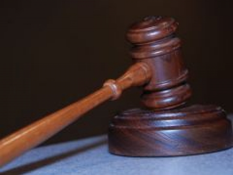 Atliek lietas skatīšanu par netiklām darbībām pret saviem bērniem