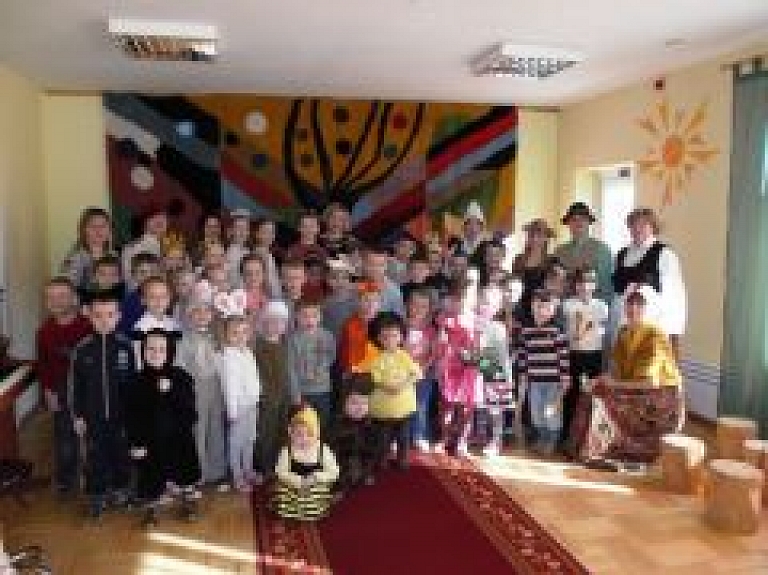 Viļakas pirmsskolas izglītības iestādē aizvadīta Pasaku diena