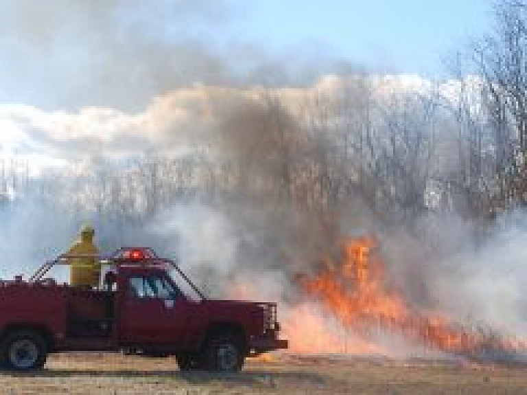 Viļakas novadā degusi kūla sešu hektāru platībā
