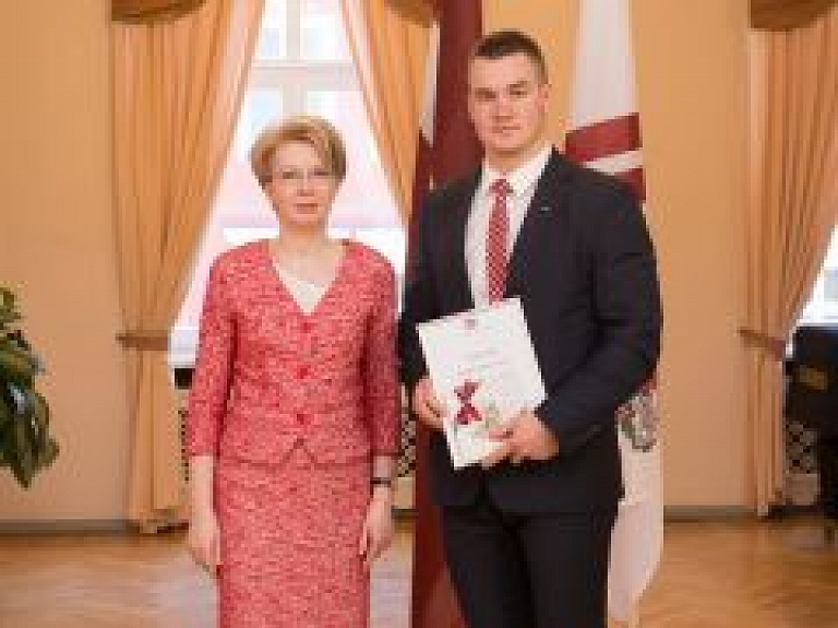 Saeimas priekšsēdētāja sportistiem: jūs esat mūsu varoņi