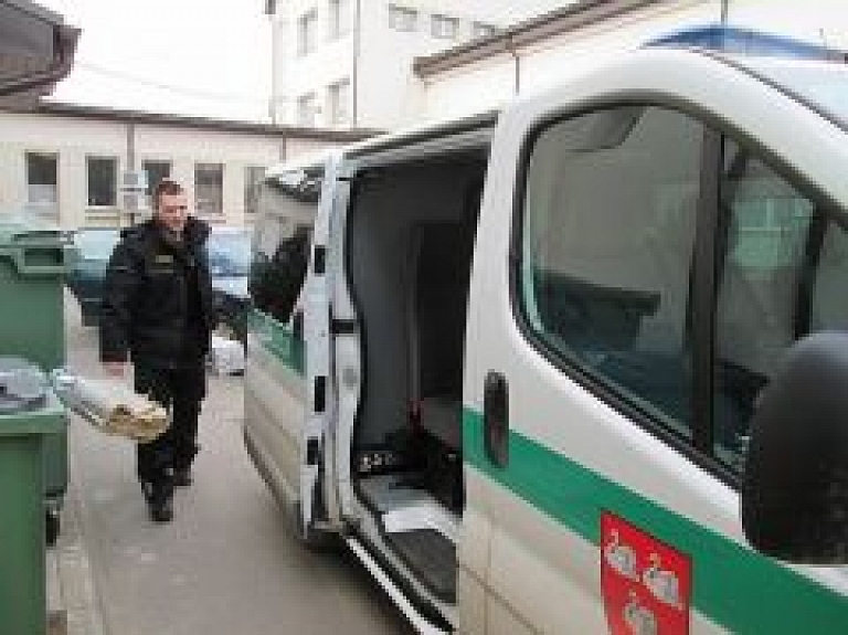 Pašvaldības policija iesaistās makulatūras vākšanā