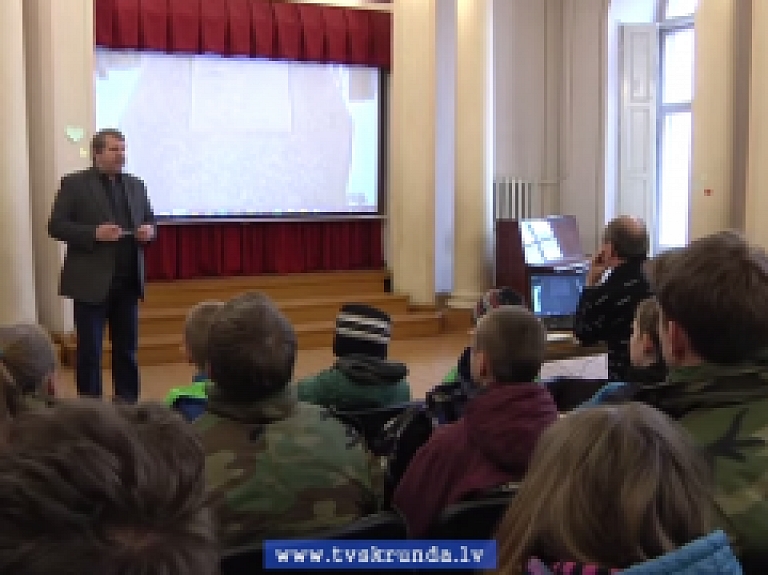 Skrundas TV: Skrundas novadā piemin kalpakiešus