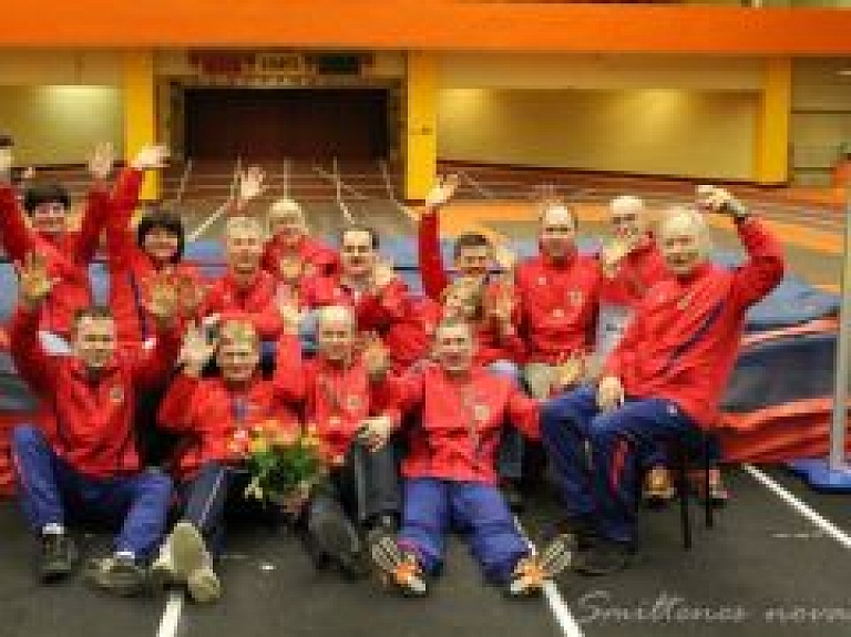 Sporta veterānu starts vieglatlētikā telpās