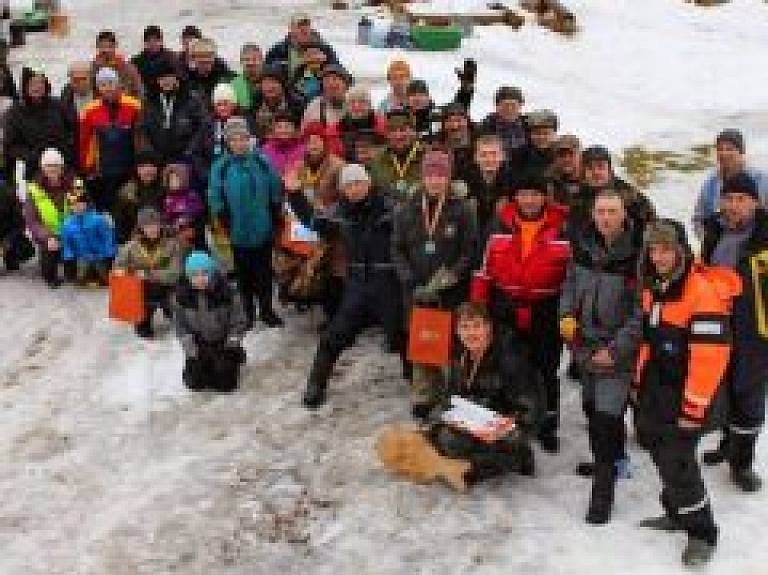 Kalekaura ezerā tiekas 52 makšķernieki