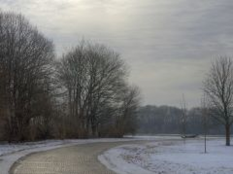 Preiļu apkaimē apledojums apgrūtina braukšanas apstākļus