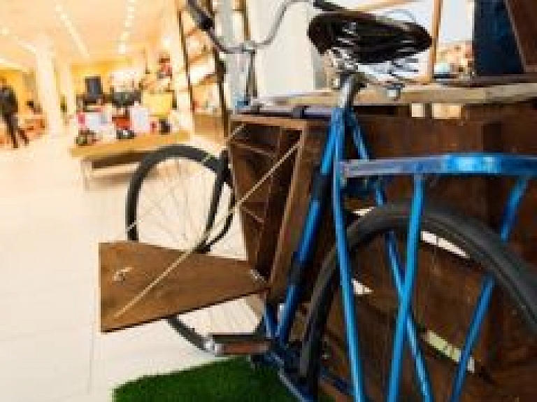 Jelgavas Spīdolas ģimnāzijas SMU saņem apbalvojumus Pavasara gadatirgū