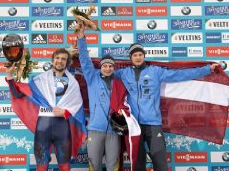 Martins Dukurs: Beidzot ar brāli varu stāvēt uz PČ goda pjedestāla