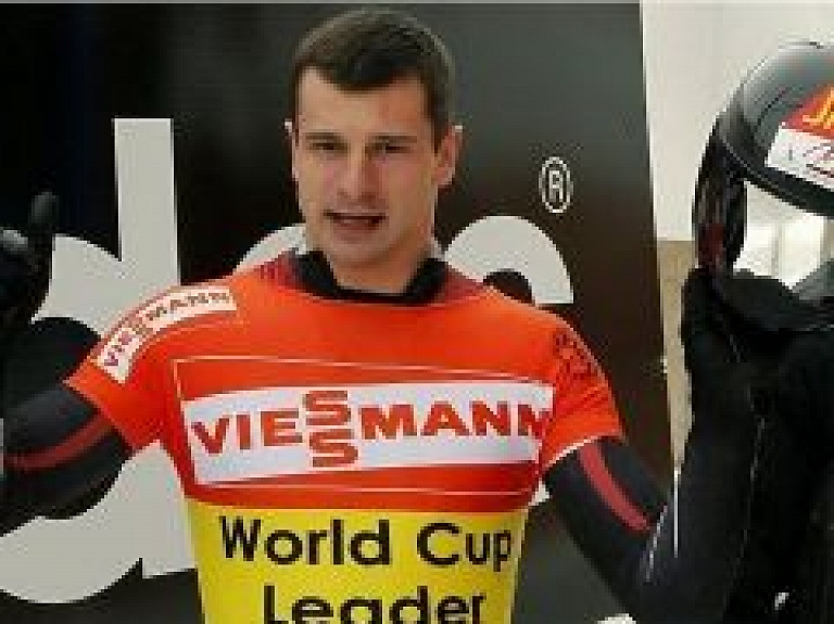 Brāļi Dukuri pasaules čempionātā skeletonā izcīna zeltu un bronzu