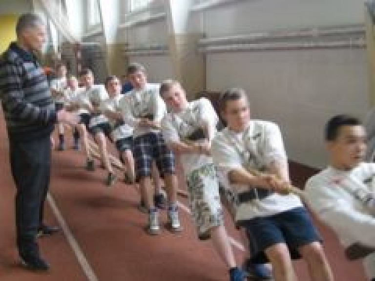 Jēkabpils kausa izcīņā virves vilkšanas sacensībās kausi sadalīti