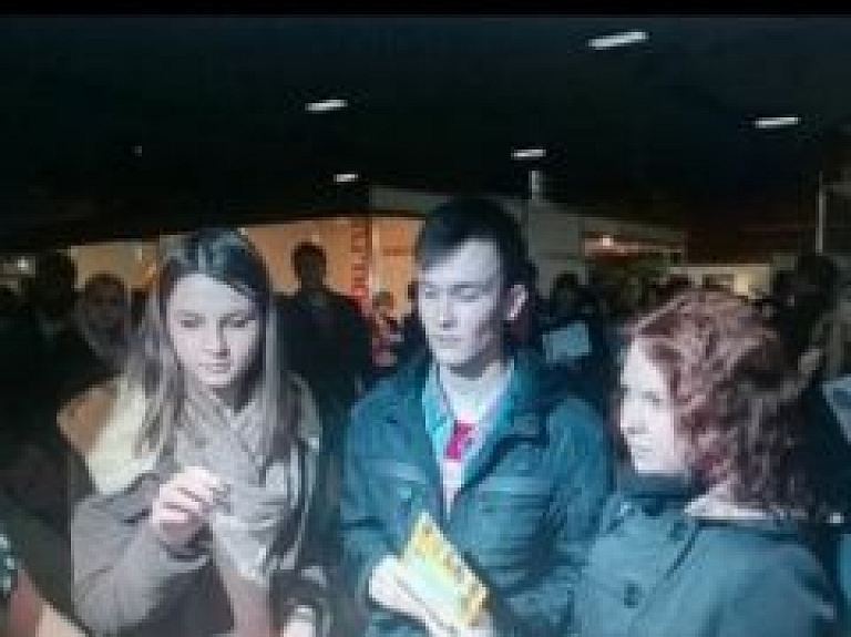 Viļakas Valsts ģimnāzijas skolēni apmeklē izstādi "Skola 2015"