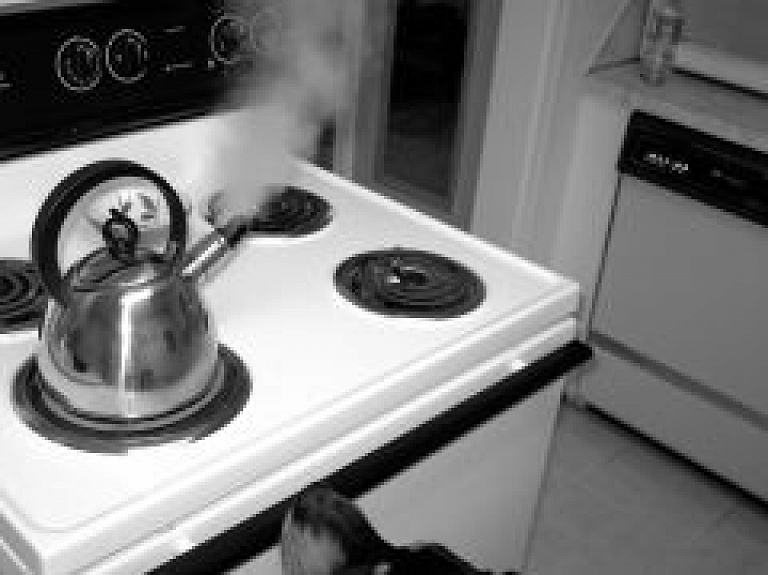 Latgalē pieaugušais uzlējis virsū zīdainim karstu ūdeni