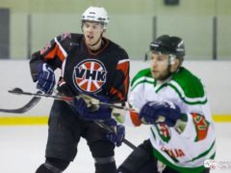 "HK Liepāja Juniors" izrādās cietāks rieksts par Valmieras hokejistiem