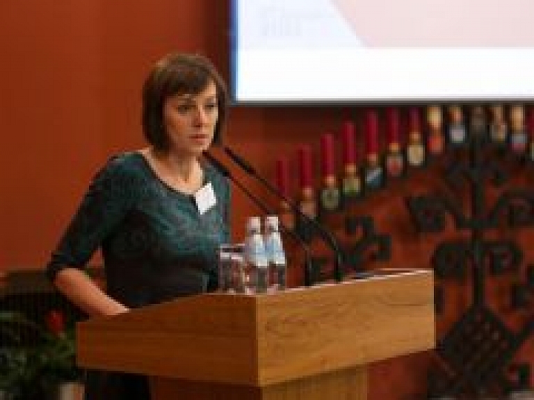 Saeimā atklāj Aspazijas un Raiņa 150.jubilejai veltītu konferenci