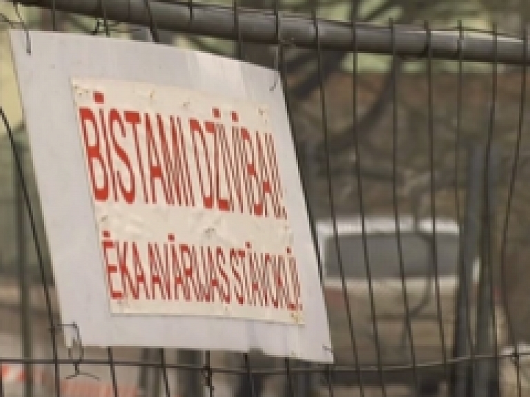 Vidzemes TV: Cēsīs nojauks vairākas bīstamās un nesakoptās ēkas