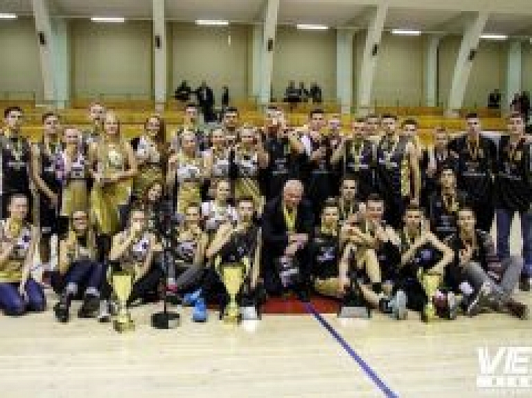 "VEF Rīgas skolu superlīgā" triumfē  Rīgas 49.vidusskolas pārstāvētās komandas