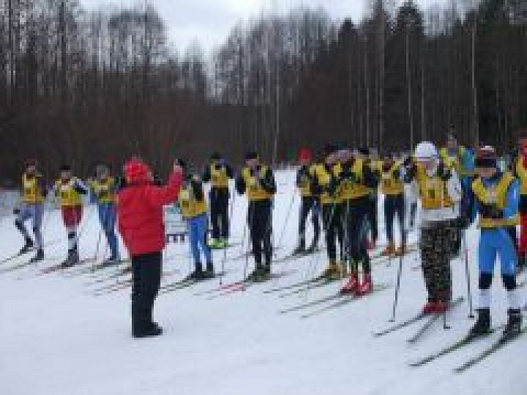 Aizvadīts tautas slēpojums "Balkanu apļi 2015"