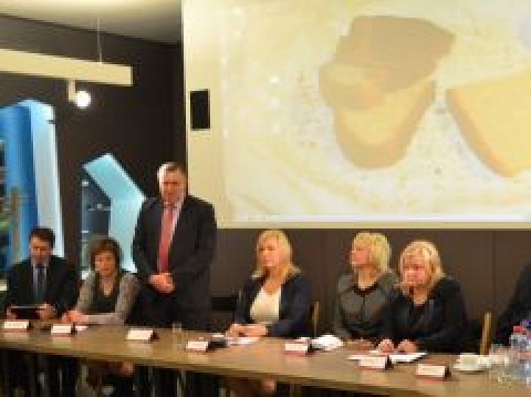 VID amatpersonas Balvos tiekas ar pašvaldību vadītājiem un uzņēmējiem