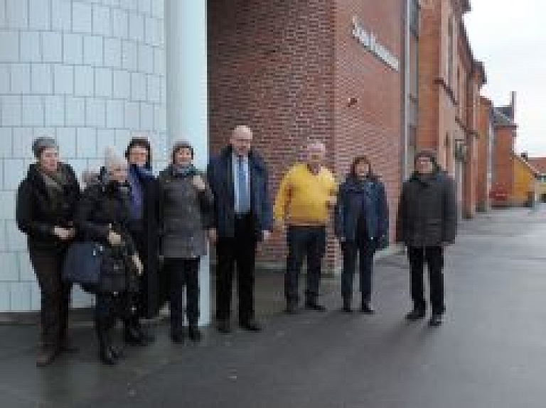 Apes novada domes administrācija gūst pieredzi Dānijā