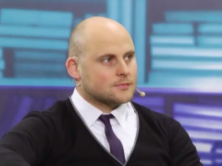 Riga TV24: Par gadu kopš Maidana, graustiem Rīgā un policijas meklētajiem vīriešiem, kas uzbrūk bērniem