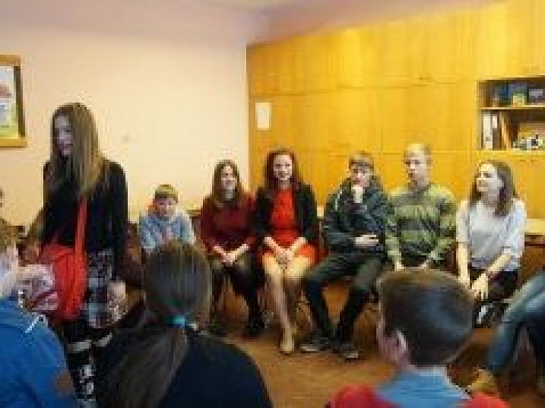 Viļakas novada jaunieši tikās ar Eiropas brīvprātīgā darba jaunieti