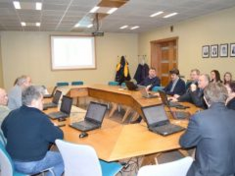 Līvānu deputātiem prezentē dzelzceļa elektrifikācijas projektu