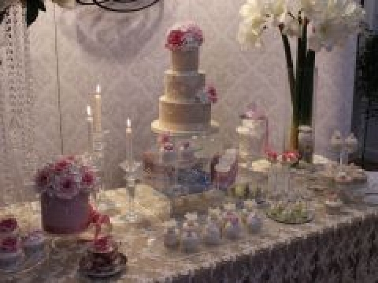 Izstādē Jelgavas muzejā uzburts kāzu noskaņojums