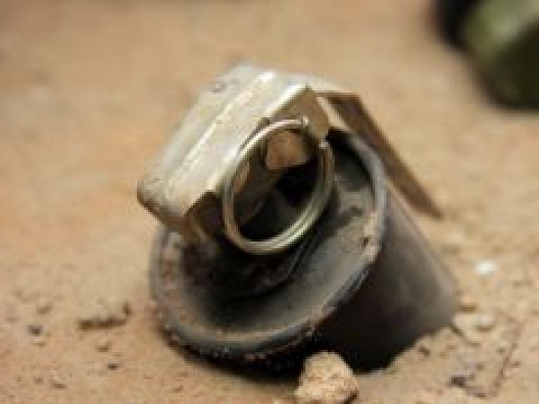 Dagdā atrod 17 sprādzienbīstamus priekšmetus un bloķē satiksmi