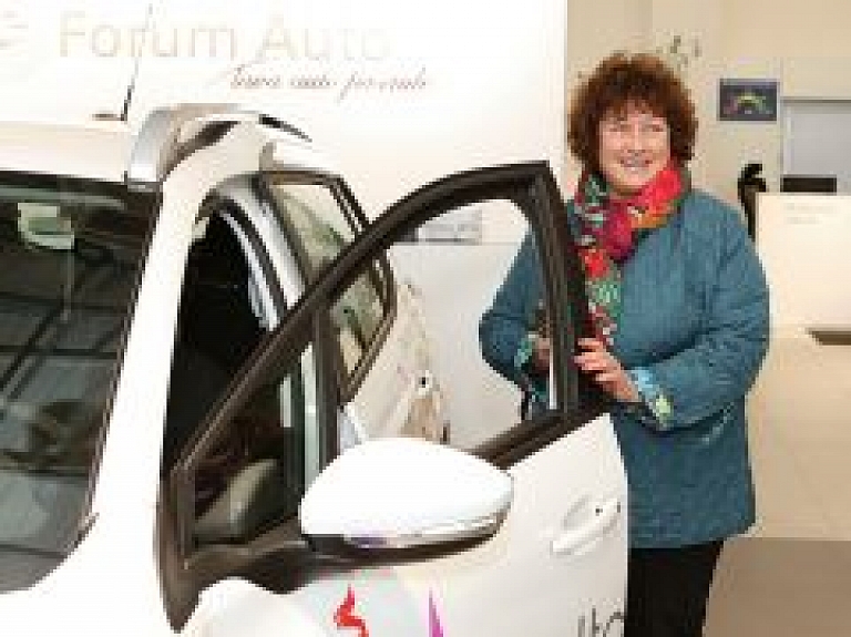 Bērnu ārste no Jelgavas vinnē "Peugeot 2008"