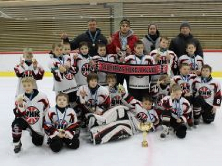 "Valmieras HK" U-10 vecuma hokejisti uzvar Baltijas līgas posmā Tallinā