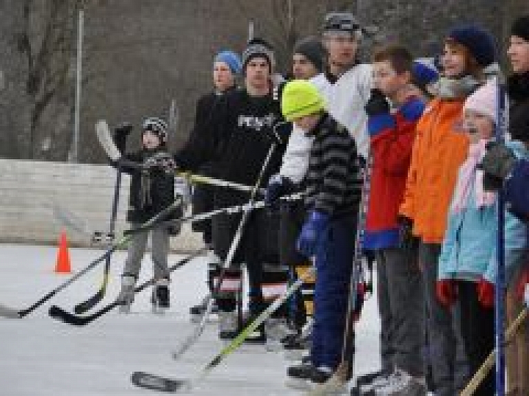 Vijciemā aizvadīta Ziemas sporta diena