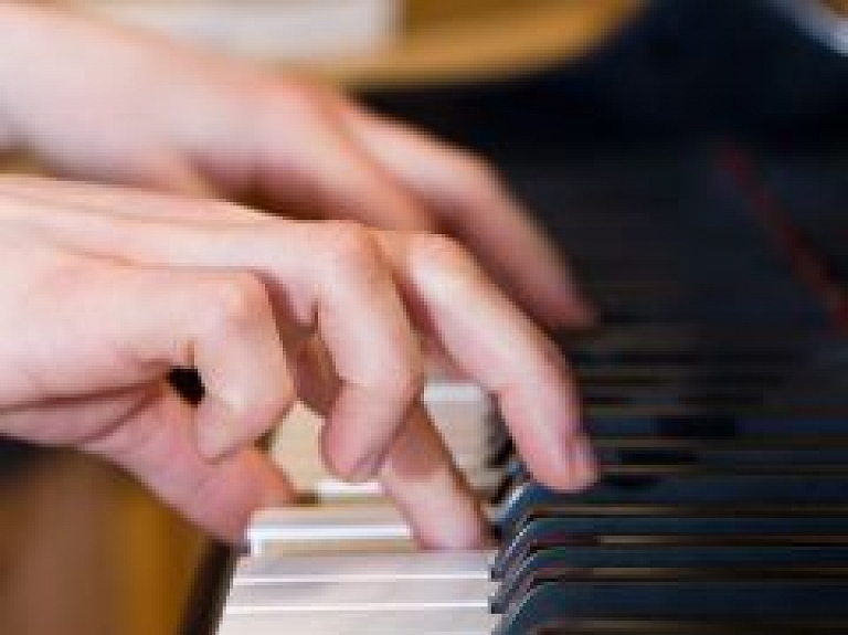 Kuldīgas novadā pasniegti diplomi par labākajiem sasniegumiem kultūrā 2014.gadā