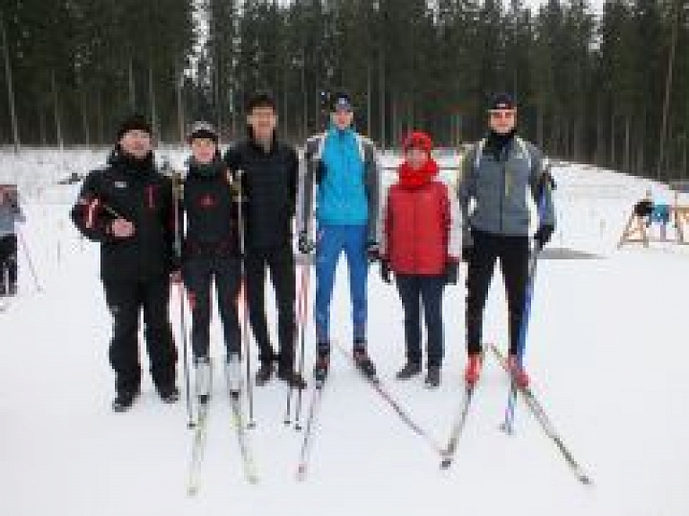 Alūksnes jaunie biatlonisti dodas uz Pasaules čempionātu