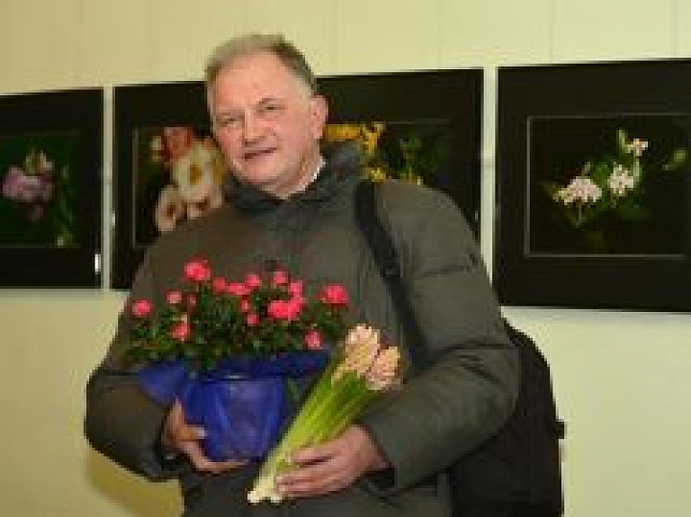 Balvos apskatāma Vladislava Kundziņa foto izstāde "Ziedi"