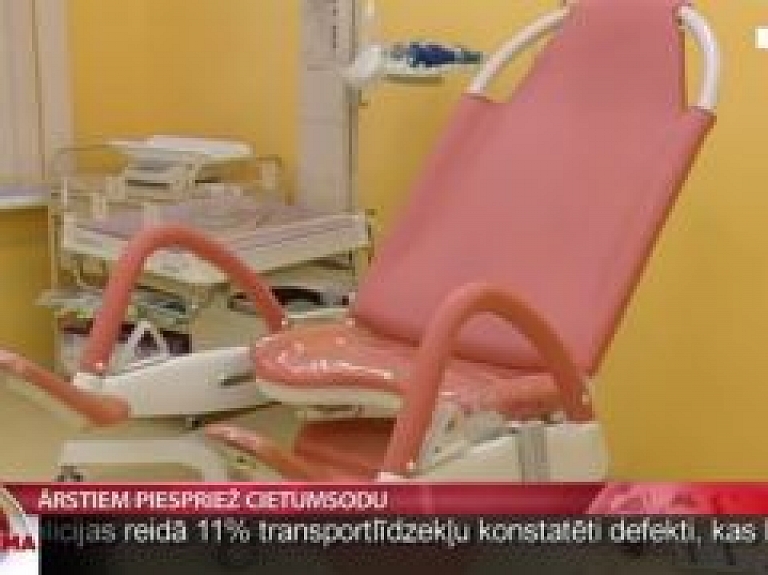 Jūrmalas tiesa ārstiem piespriež cietumsodu