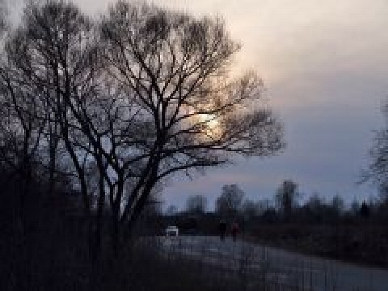 Kuldīgas apkaimē apgrūtinoši braukšanas apstākļi