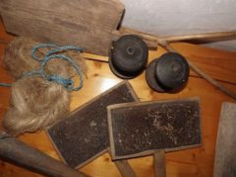 Radošas izstādes Viļakas novada bibliotēkā