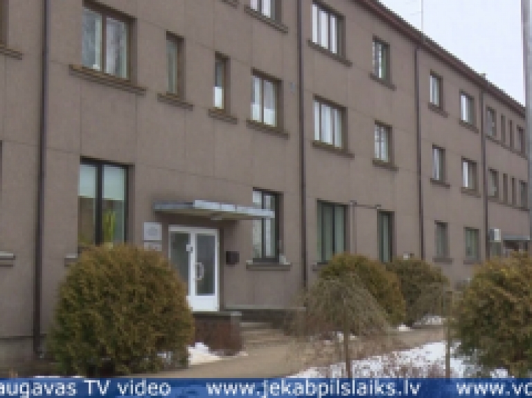 Vidusdaugavas TV: Jēkabpils pilsētas pašvaldība nolemj likvidēt divas nodaļas; darbinieku skaitu nesamazina