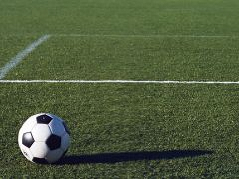 "Gulbenes" futbolisti piekāpjas Jelgavas sportistiem