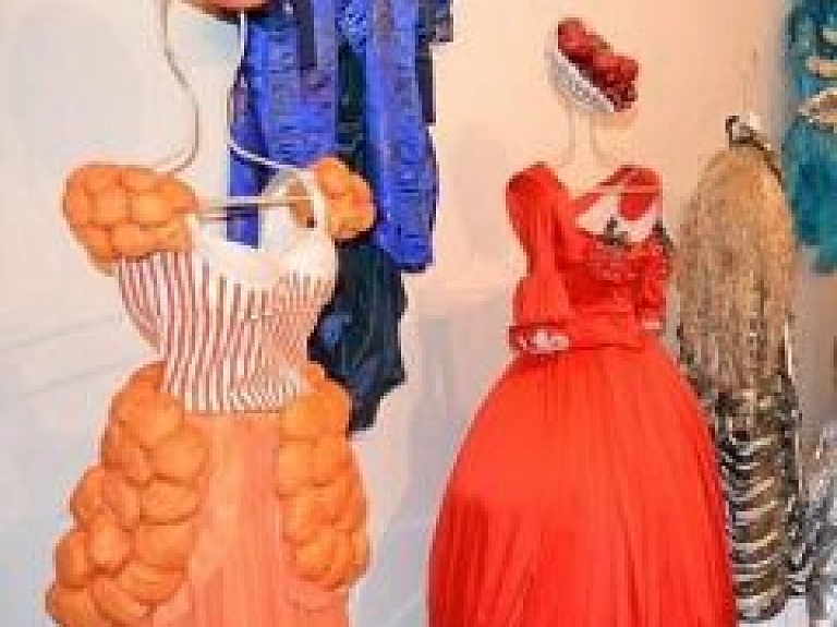 Alūksnē skatāma Dailes teātra izrāžu tērpu izstāde "No Smiļģa līdz mūsdienām"